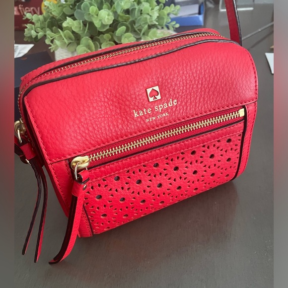Red Kate Spade purse. Only worn 5 times, it is in really good condition - Picture 1 of 3